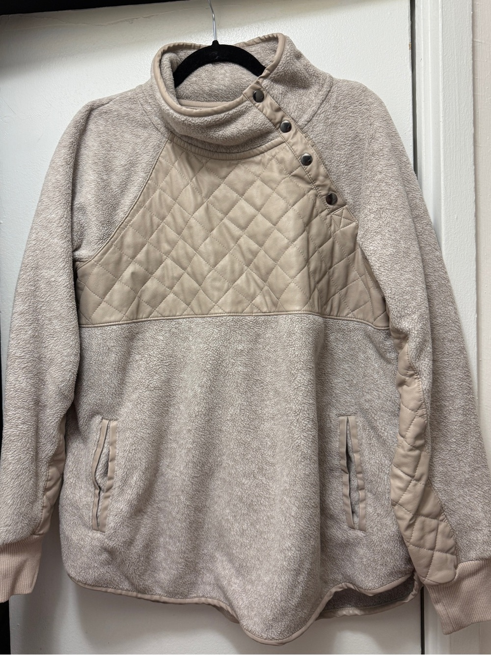 Abercrombie & Fitch Quilted Snap-Shoulder Beige Pullover
